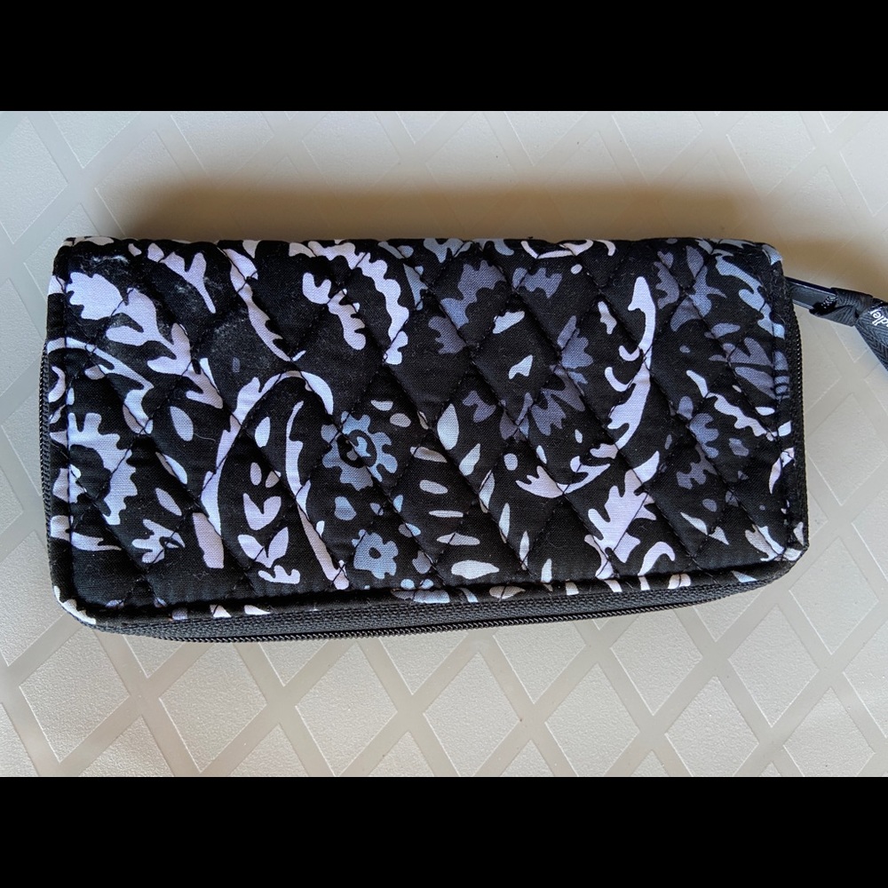 Vera Bradley Accordion Wallet Black Paisley NWOT - Picture 3 of 3